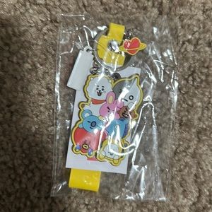bt21 keychain round one exclusive